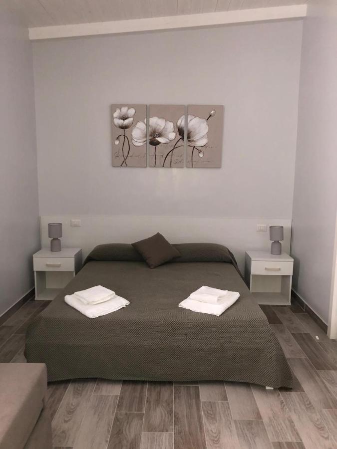 B&B Vittorio Emanuele Ciro Marina Bagian luar foto