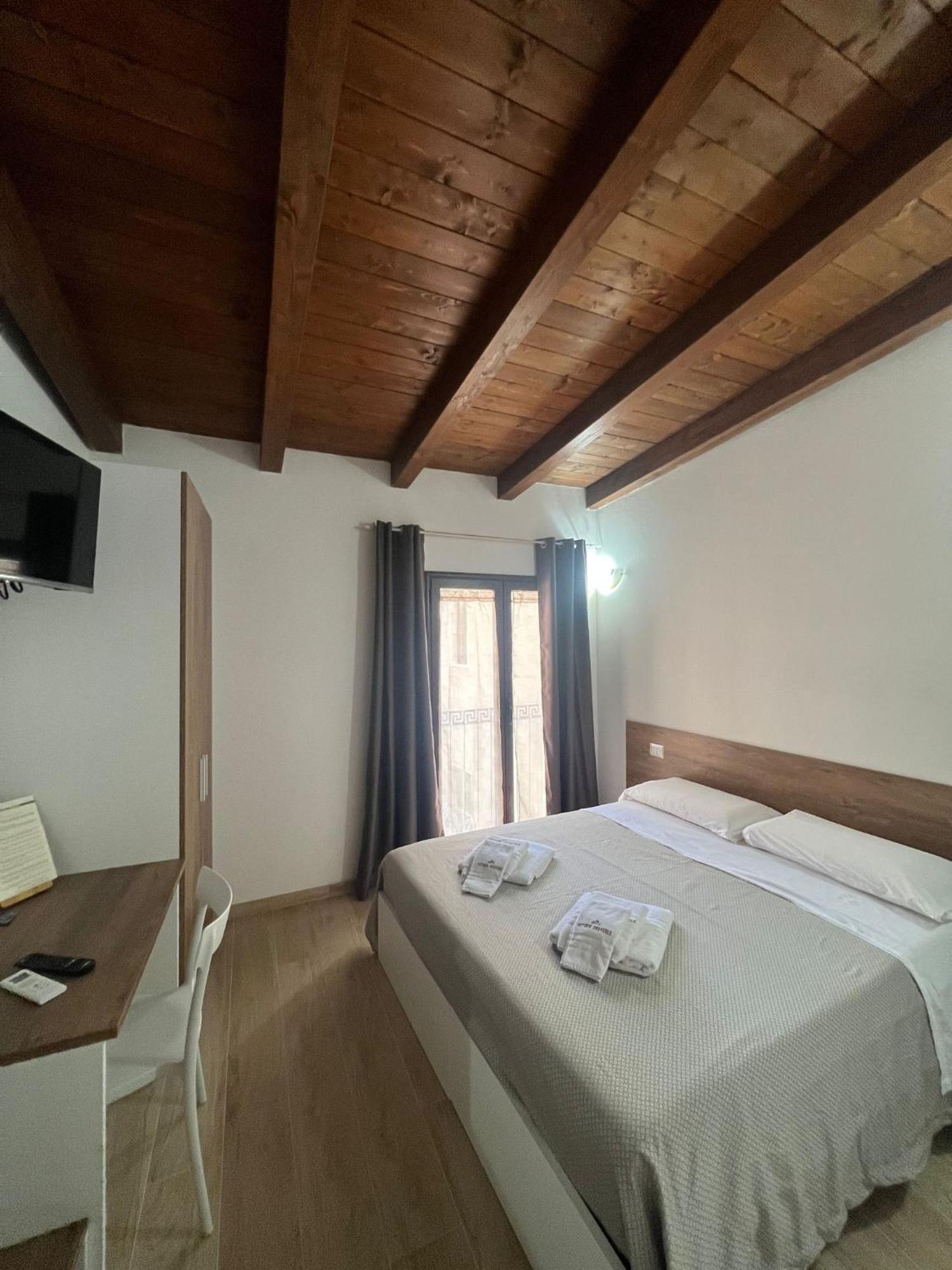 B&B Vittorio Emanuele Ciro Marina Bagian luar foto
