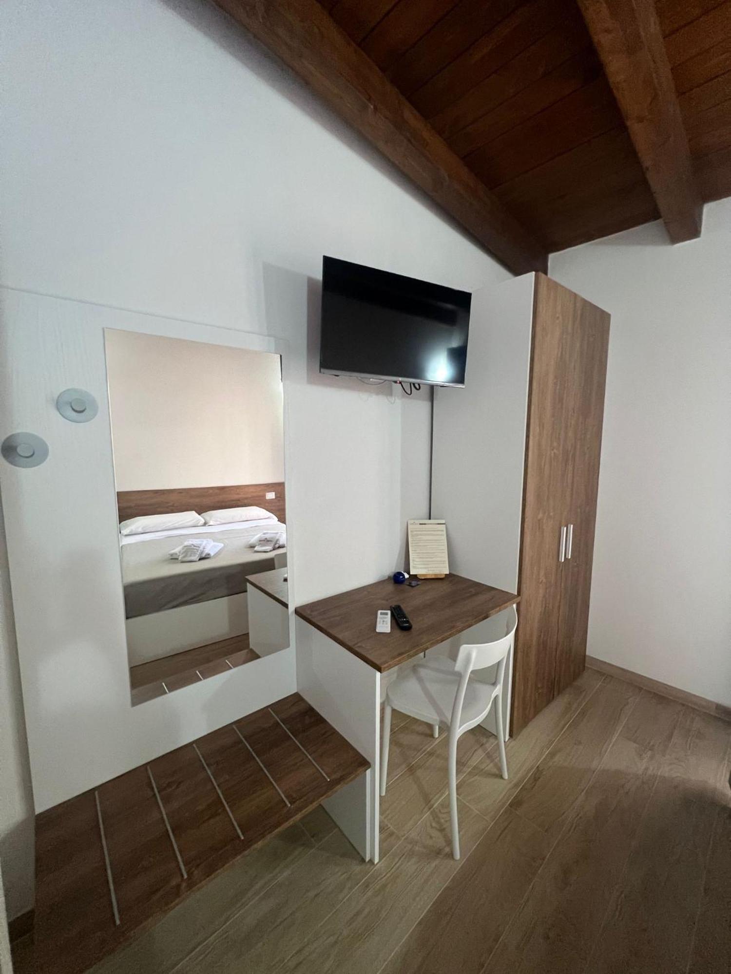 B&B Vittorio Emanuele Ciro Marina Bagian luar foto