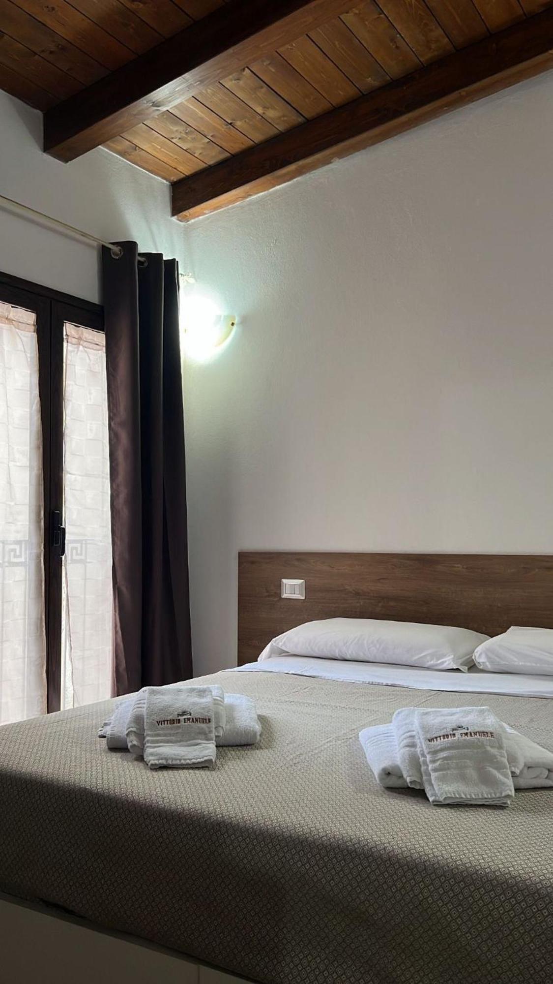 B&B Vittorio Emanuele Ciro Marina Bagian luar foto