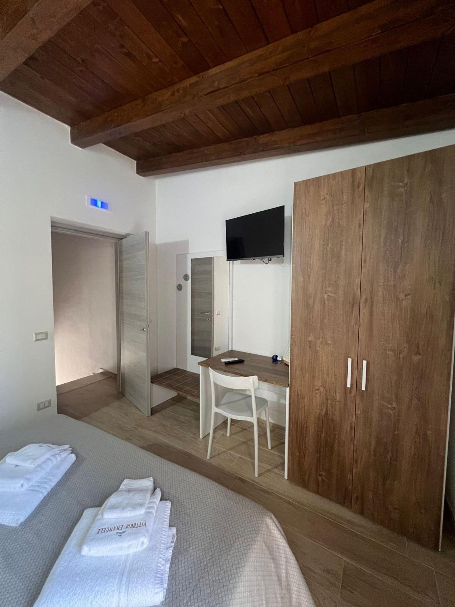B&B Vittorio Emanuele Ciro Marina Bagian luar foto