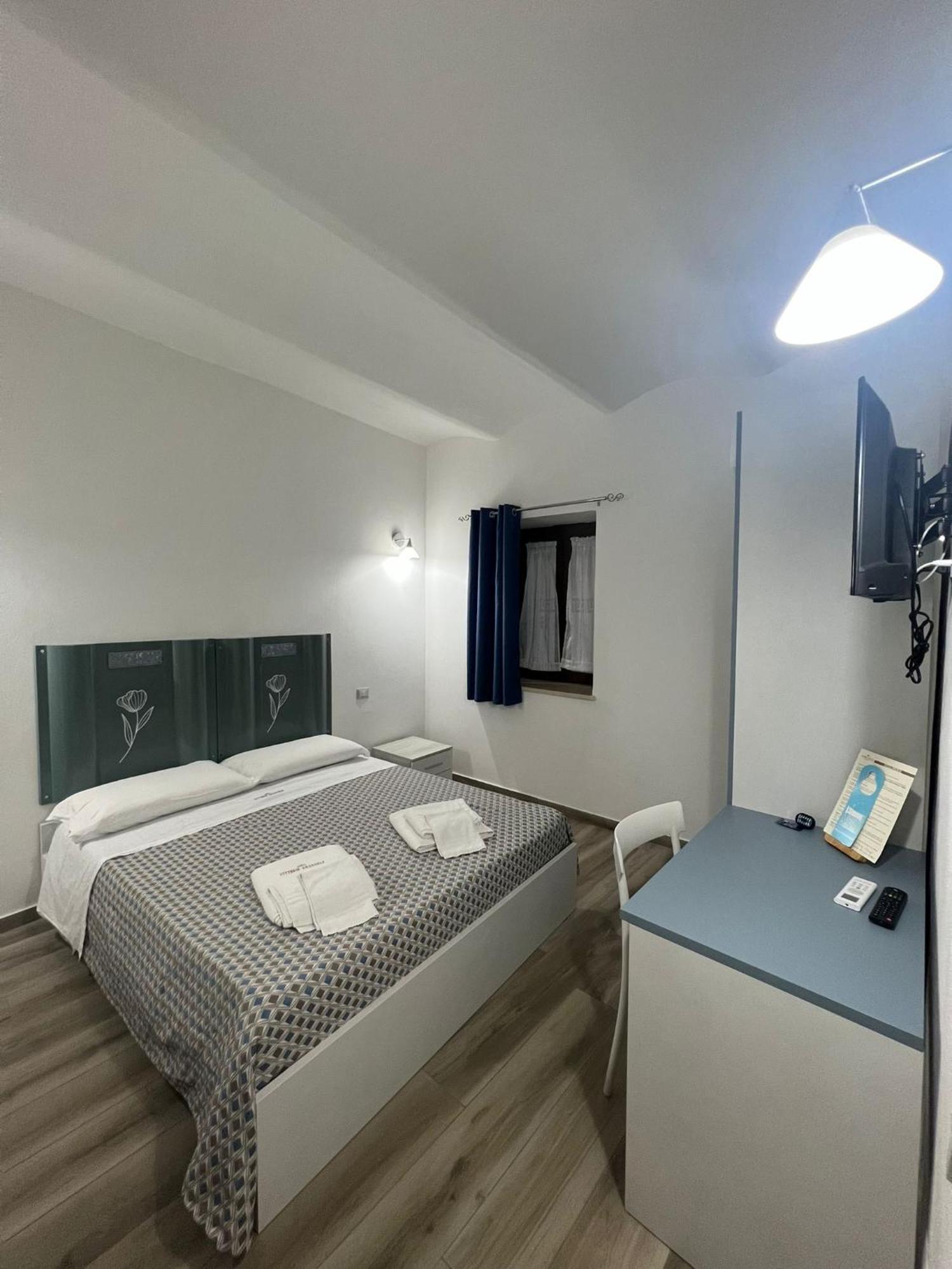 B&B Vittorio Emanuele Ciro Marina Bagian luar foto