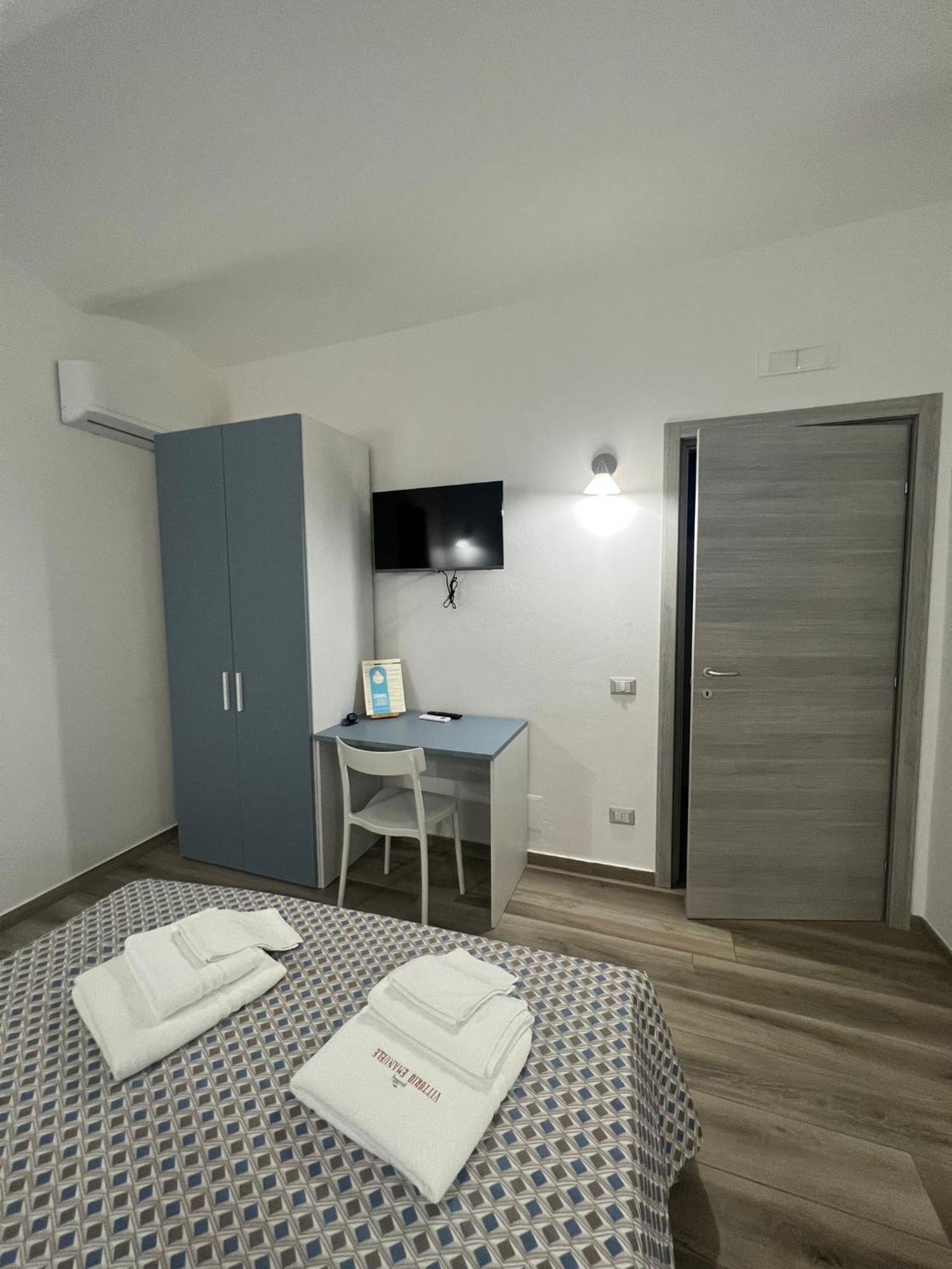B&B Vittorio Emanuele Ciro Marina Bagian luar foto
